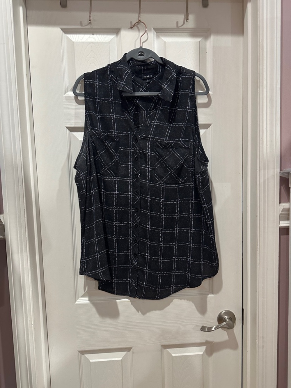 torrid Black & White Windowpane Sleeveless Button-Up Shirt